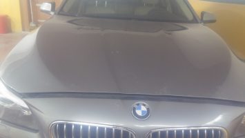 BMW F10 marka otomobilin boyasını bozmadan dolu hasarlarını düzelttik.
